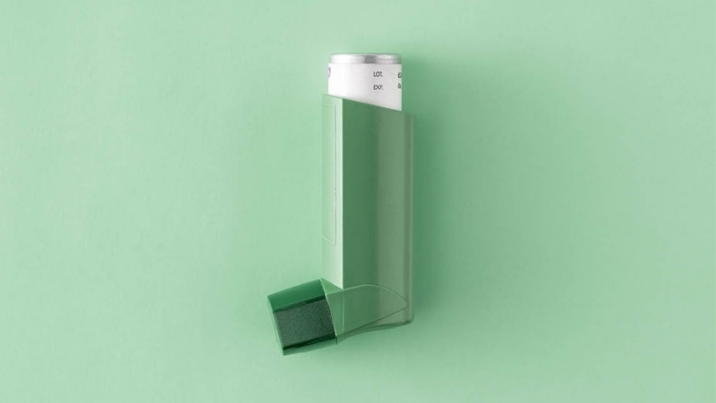 Inhaler device representing low-GWP respiratory drug delivery